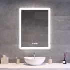 Álló fürdőszobai LED tükör 60x80cm - Páramentesítő - Beépített óra - Fényerő és színhőmérséklet szabályozás - Welland Luxury-Line G1097